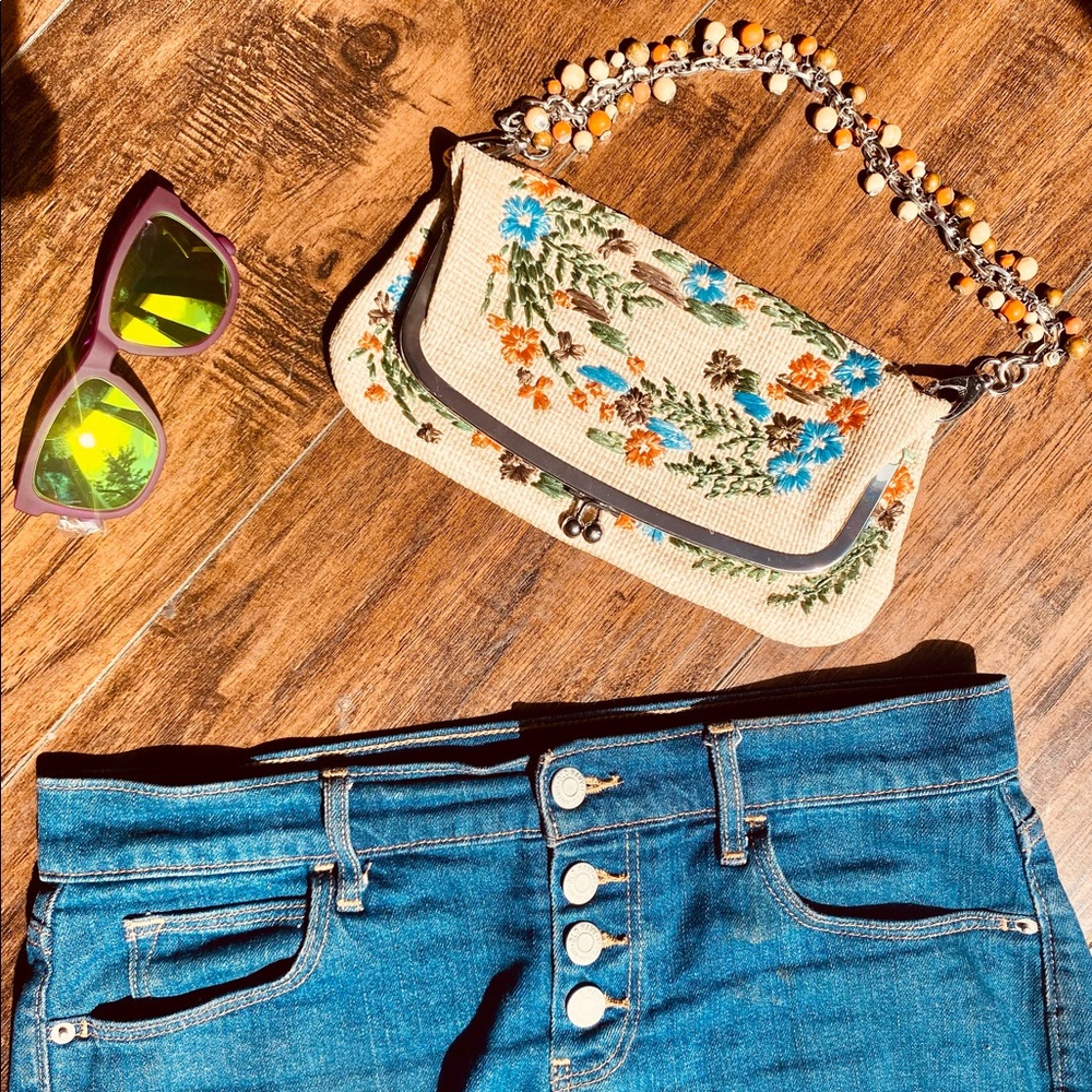 Kisslock Straw Floral Bead Embroided Clutch
